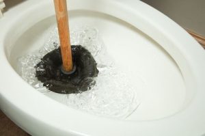 Cara Mengatasi Toilet Tersumbat Dengan Garam